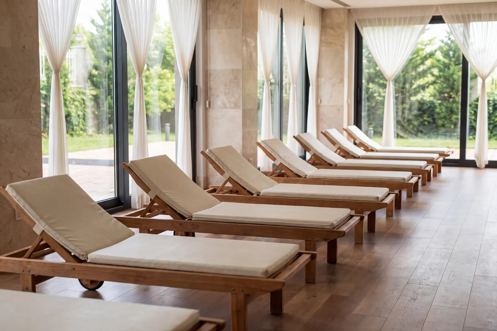 منطقة استرخاء تطل على الحديقة في فرع Radisson Blu Ordu