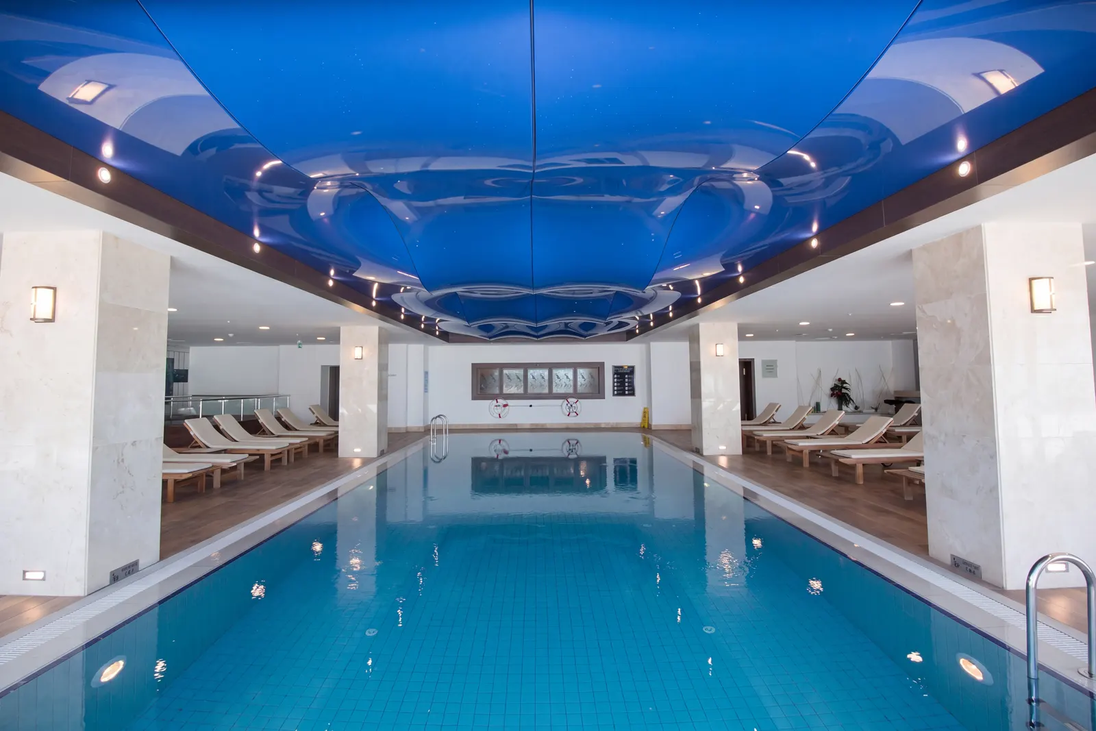 المسبح الداخلي في فرع Radisson Blu Ordu